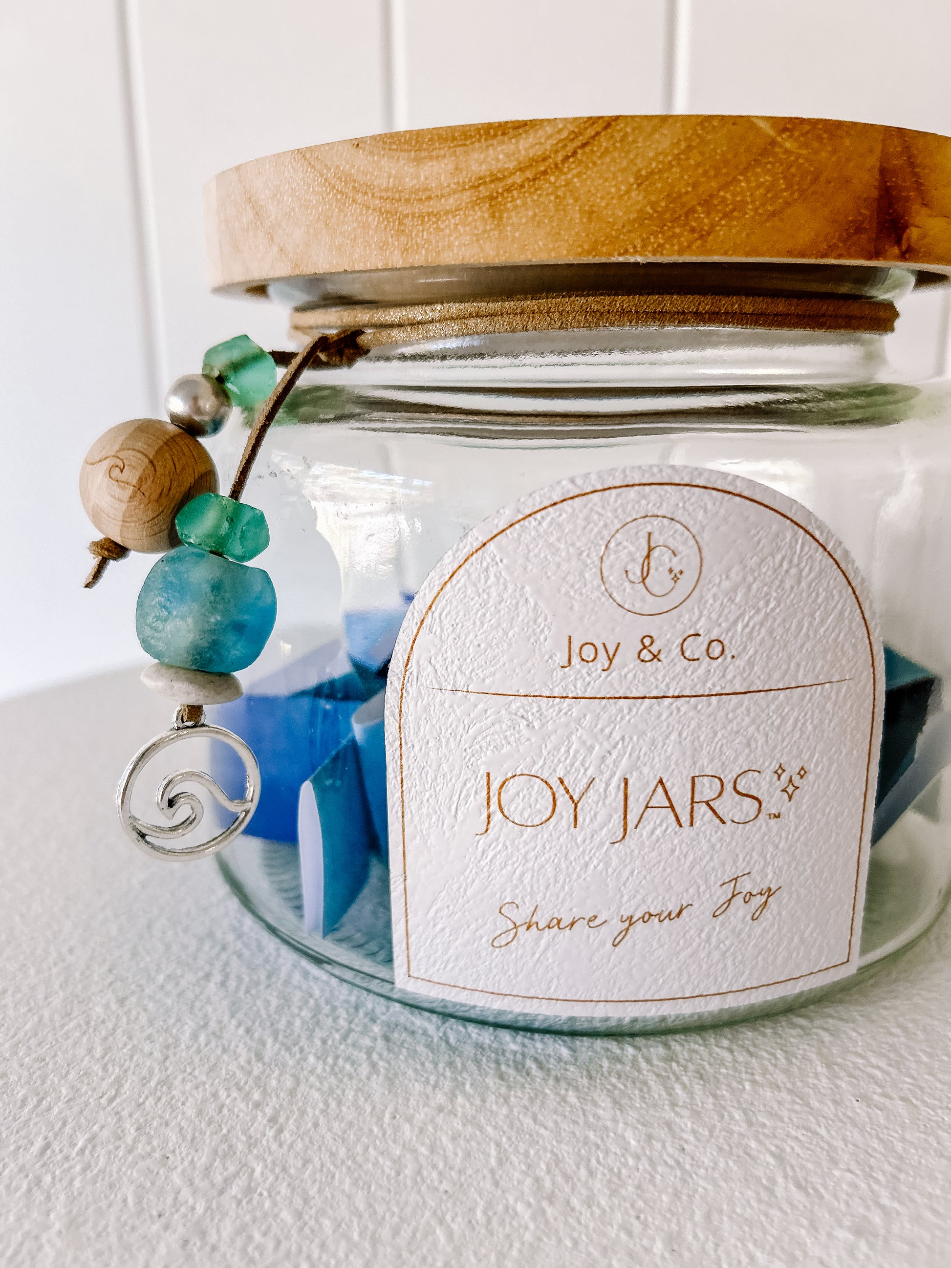 elouera-joy-jar-front-view-wthi-lid